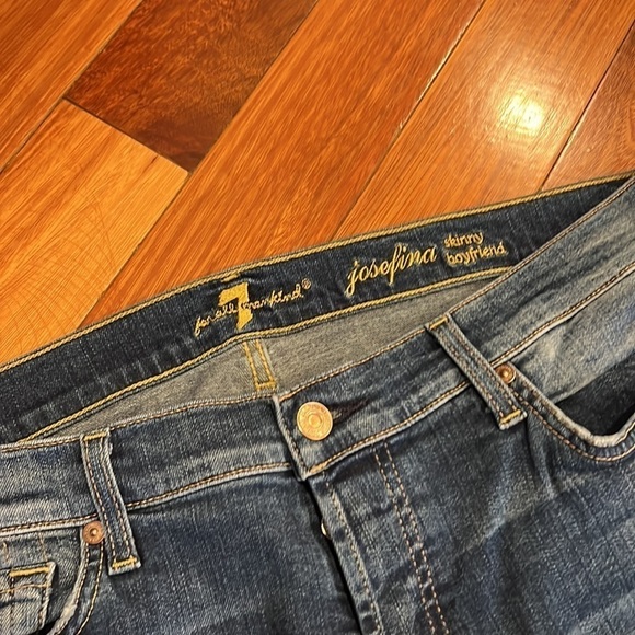 ⭐️ 7 for all Mankind Josefina Skinny Boyfriend Distressed Size 31 - Picture 4 of 11